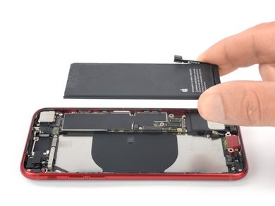 замена батареи iPhone SE 2022