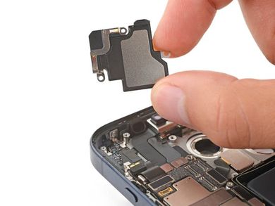 Removing the earpiece speaker of iPhone 15 pro